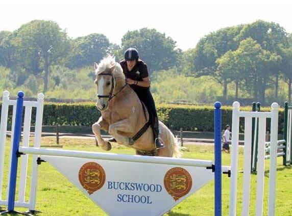 Buckswood 巴克斯伍德學校馬術課程