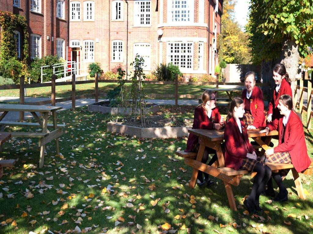 Felsted School 福爾斯泰德學校校園2