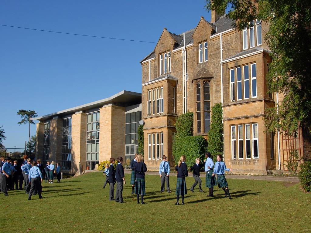 Sherborne International 謝伯恩國際中學校園2