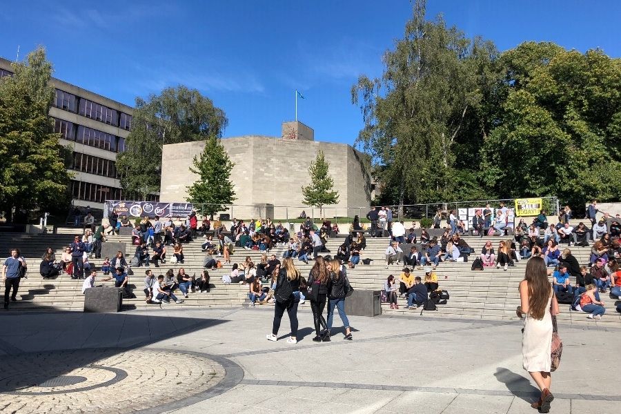 陳同學就讀學校 UEA 的校園