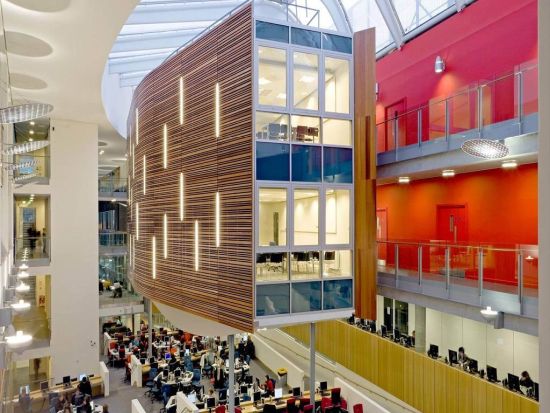 很謝謝Tina不厭其煩地回復，也謝謝Grace很主動在幫忙一些獎學金的申請和主動翻譯