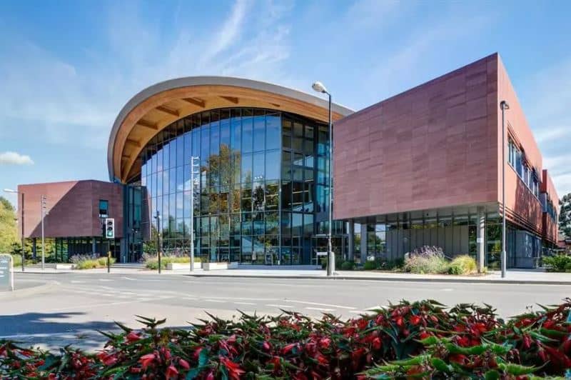 大推津橋的雙顧問制，雖然沒真實見過Tina，但每次信件來往他都很迅速且有耐心的解答我的問題！