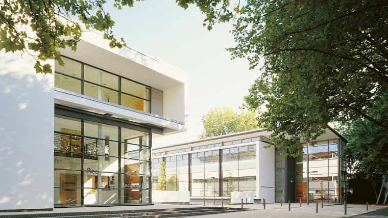 現在我已經要出發去英國讀書了，感謝津橋一路上的輔助而且不求回報