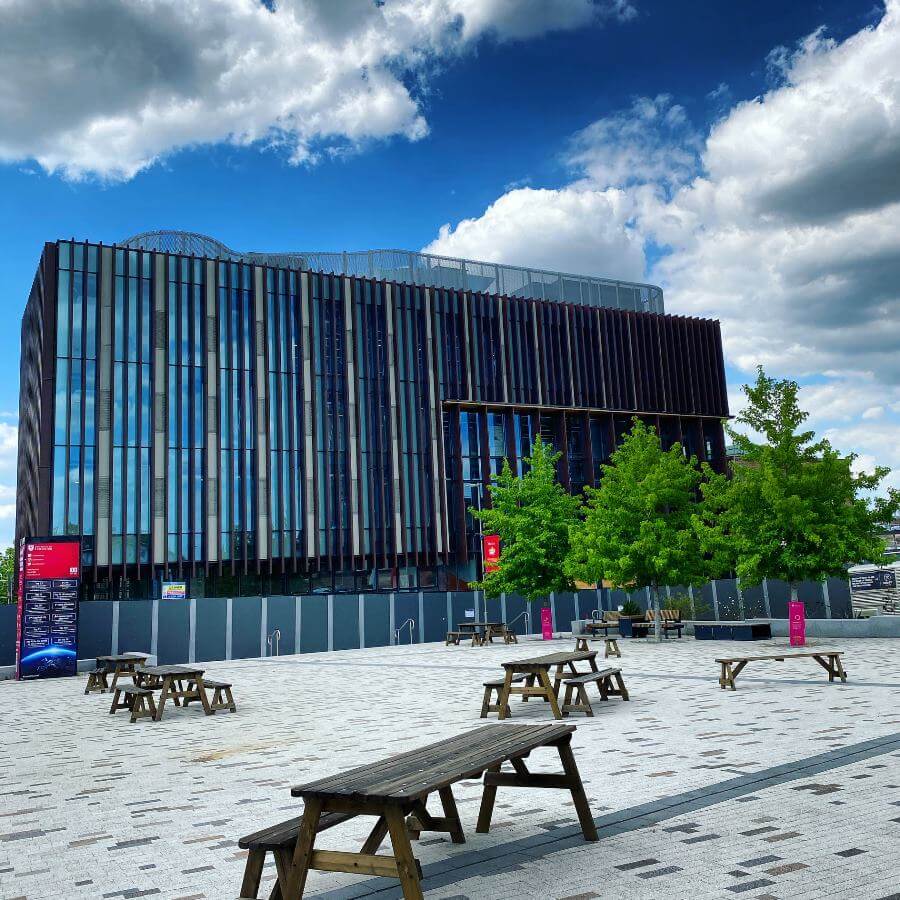 顧問非常的有耐心！更有獎學金的資訊和各種協助、講座，讓人很放心！