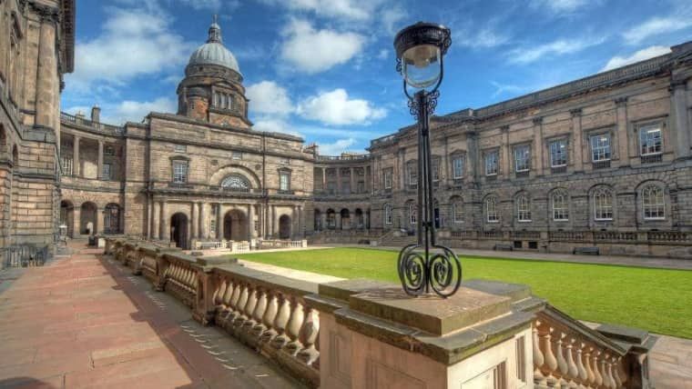 Grace和津橋能夠提供我在申請英國心理碩士上專業的協助