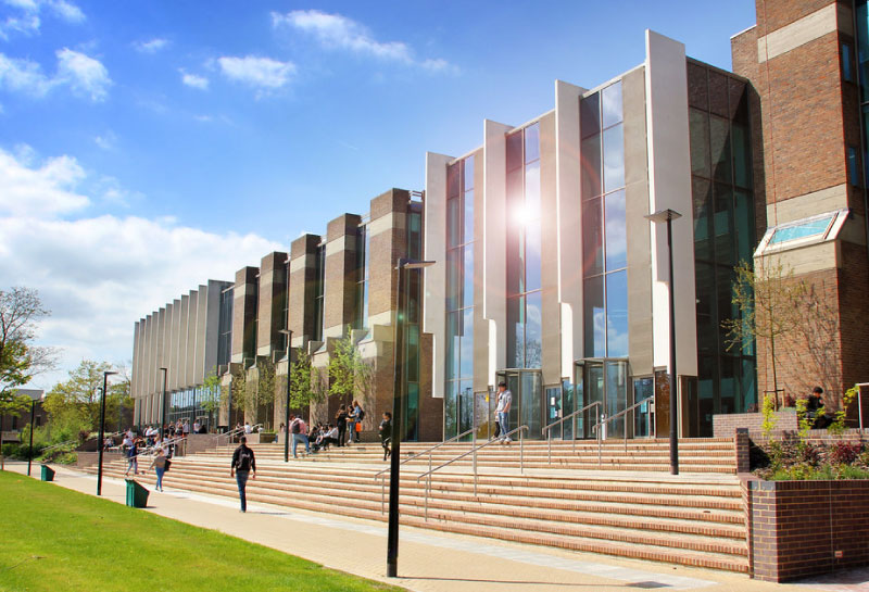 津橋如當初所承諾的幫我克服成績問題，申請到排名20左右的名校