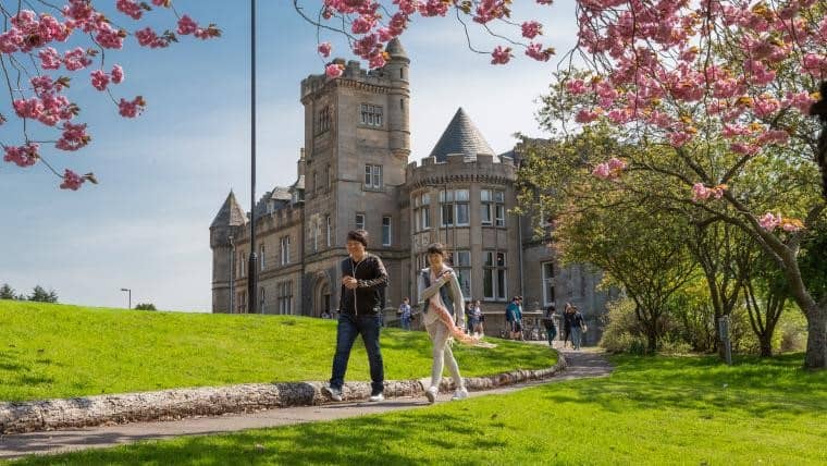 今年疫情影響，兩位顧問一直持續關注狀況，並提供許多疫情相關的建議以及資源，真的非常感謝！