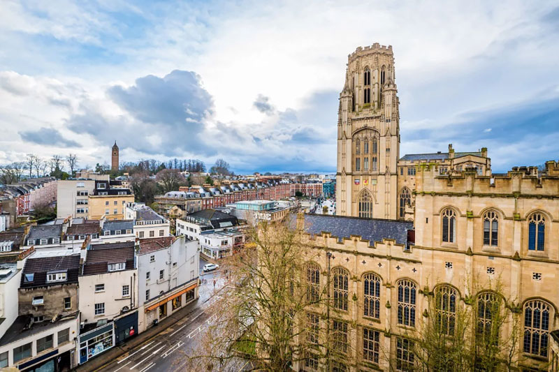 有專業代辦的協助，申請流程不到半個月便完成，總忍不住和旁人分享我愉快的經驗！