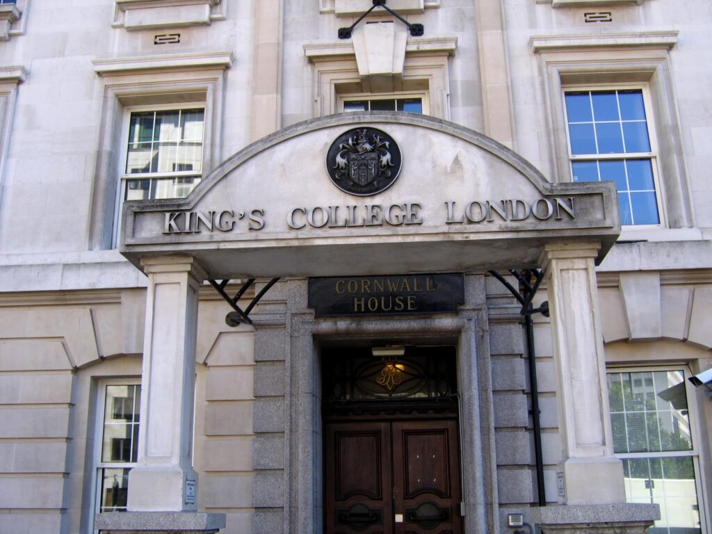 Yungcheng 入學學校 King's College London
