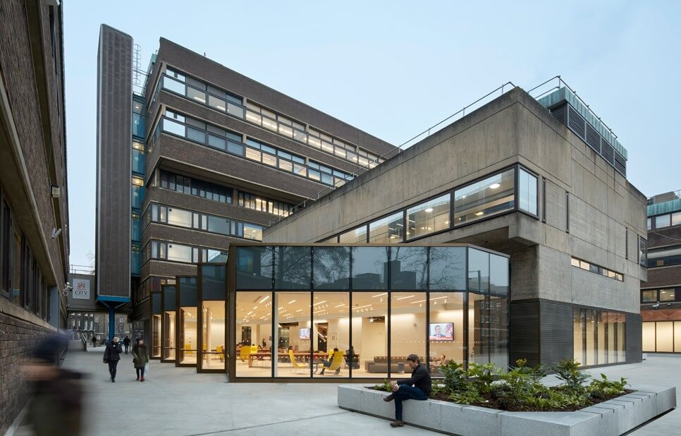 City St George's, University of London 倫敦大學城市聖喬治校園1