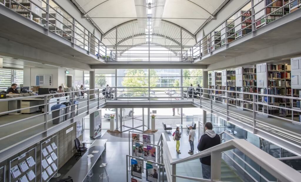 Cranfield University 克蘭菲爾德大學校園2