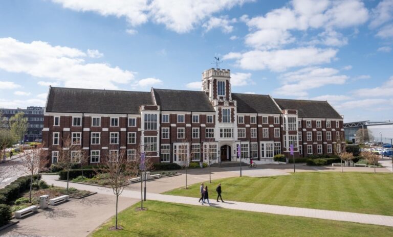 Loughborough University 羅浮堡大學校園1