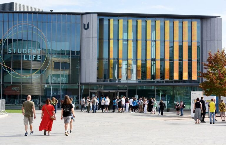 Teesside University 提賽德大學校園1