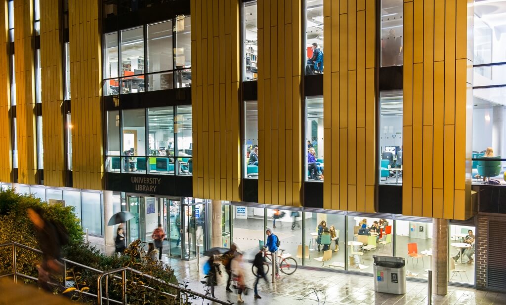 University of Surrey 薩里大學校園2