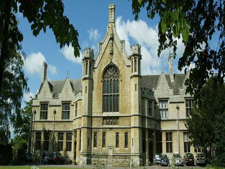 Oundle School 奧多中學校園1
