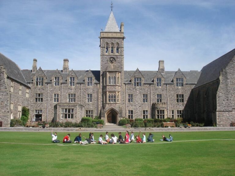 Taunton School 陶頓中學校園1