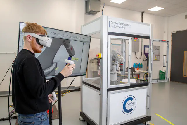 Cranfield University 的 Robotics MSc 涵蓋機器人控制、感測與定位、路徑規劃、AI 應用及人機互動